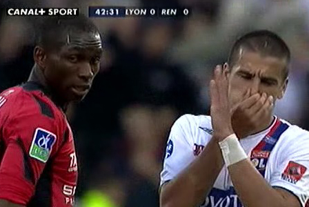 Lyon - Stade Rennais : la polémique enfle sur le geste de Baros