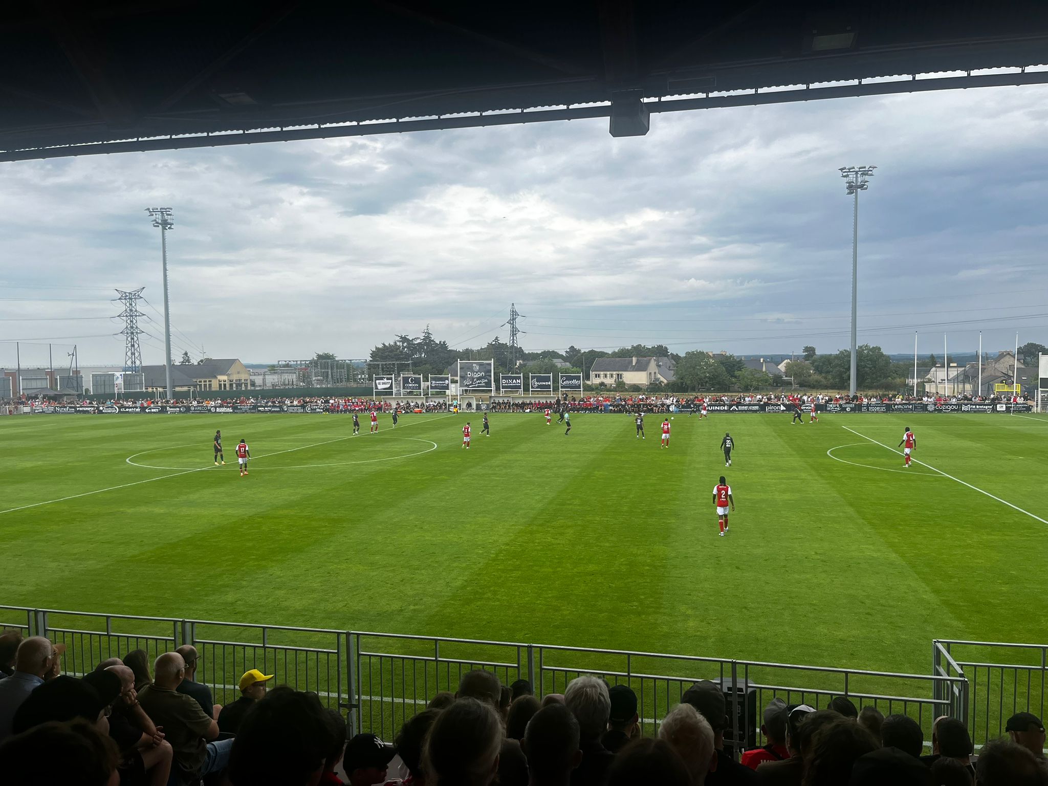 stade rennais- stade brestois：brestに対するひよこのトナカイの弓