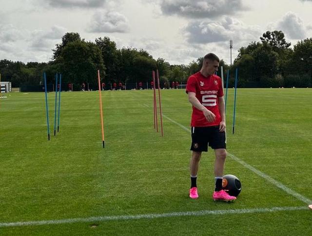 Officiel : José Capon signe son premier contrat pro au Stade rennais