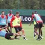 Julien Féret tacle devant Costil