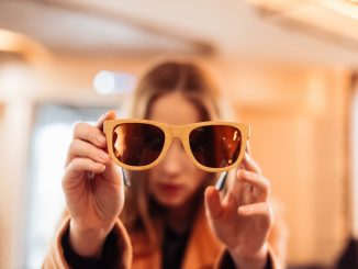 Lunettes de soleil en bois