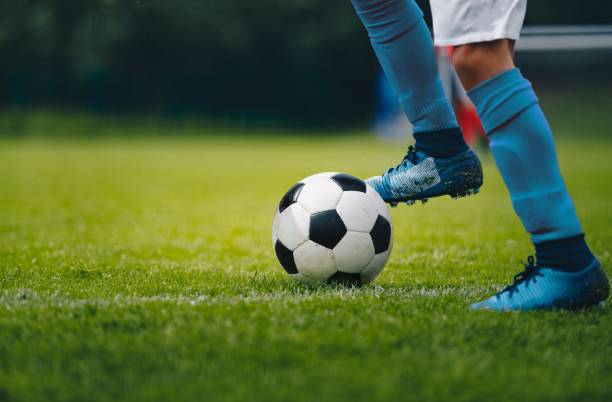 tenue football chaussure crampon maillot protège-tibia équipement sport